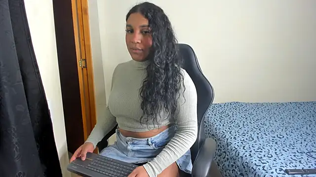 Snapshot of madisonbrunette chatting on 02-11-25, 08:10 madisonbrunette online show from 02-11-25, 08:10