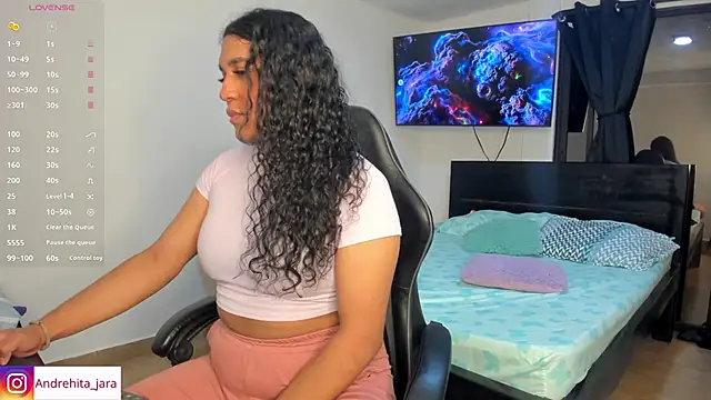 Snapshot of madisonbrunette chatting on 09-15-25, 03:06 madisonbrunette online show from 09-15-25, 03:06