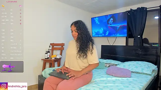 Snapshot of madisonbrunette chatting on 09-22-25, 03:30 madisonbrunette online show from 09-22-25, 03:30