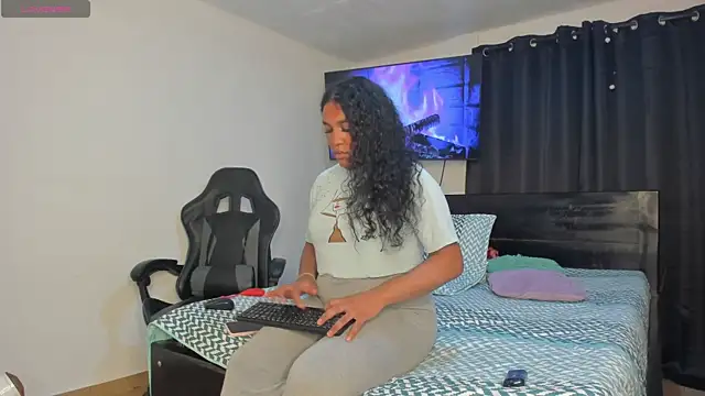 Snapshot of madisonbrunette chatting on 10-14-25, 03:51 madisonbrunette online show from 10-14-25, 03:51