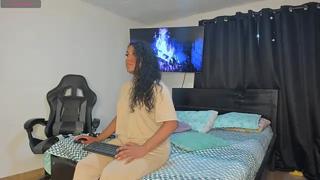 Snapshot of madisonbrunette chatting on 10-15-25, 10:54 madisonbrunette online show from 10-15-25, 10:54