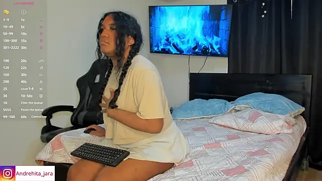 Snapshot of madisonbrunette chatting on 10-21-25, 04:51 madisonbrunette online show from 10-21-25, 04:51