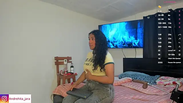 Snapshot of madisonbrunette chatting on 11-14-25, 04:38 madisonbrunette online show from 11-14-25, 04:38