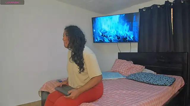 Snapshot of madisonbrunette chatting on 11-15-25, 08:05 madisonbrunette online show from 11-15-25, 08:05