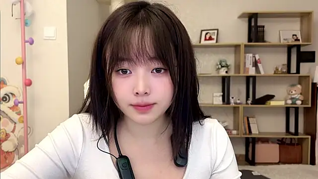 Chenjing0 online show from 10-25-25, 02:41