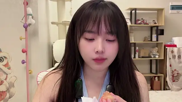 Chenjing0 online show from 02-12-26, 12:55