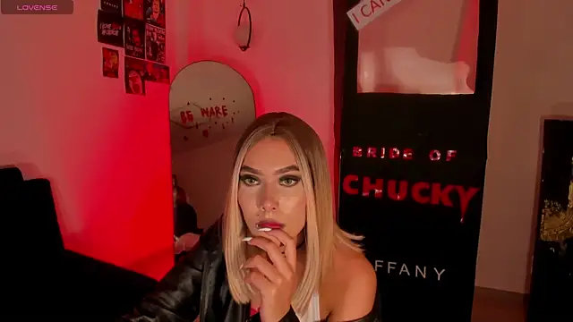 NiaSalvatore online show from 10-24-25, 10:17