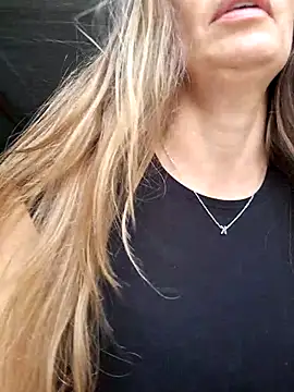 Snapshot of karina_warthon chatting on 09-13-25, 03:01 karina warthon online show from 09-13-25, 03:01