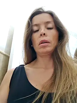 Snapshot of karina_warthon chatting on 10-17-25, 05:26 karina warthon online show from 10-17-25, 05:26