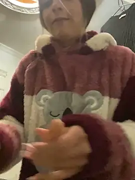 Snapshot of Amys chatting on 01-11-25, 06:45 Amys online show from 01-11-25, 06:45