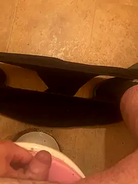 Snapshot of balint35 chatting on 09-20-25, 10:27 balint35 online show from 09-20-25, 10:27