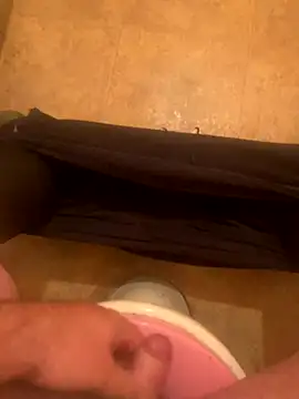 Snapshot of balint35 chatting on 10-16-25, 06:03 balint35 online show from 10-16-25, 06:03