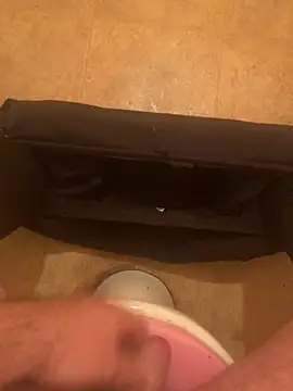 Snapshot of balint35 chatting on 10-22-25, 06:40 balint35 online show from 10-22-25, 06:40