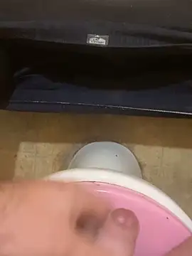 Snapshot of balint35 chatting on 11-12-25, 08:19 balint35 online show from 11-12-25, 08:19