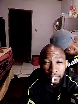 Snapshot of KMbesxxx chatting on 11-18-25, 09:19 KMbesxxx online show from 11-18-25, 09:19