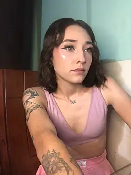 Snapshot of NickiYoung chatting on 01-20-25, 05:48 NickiYoung online show from 01-20-25, 05:48