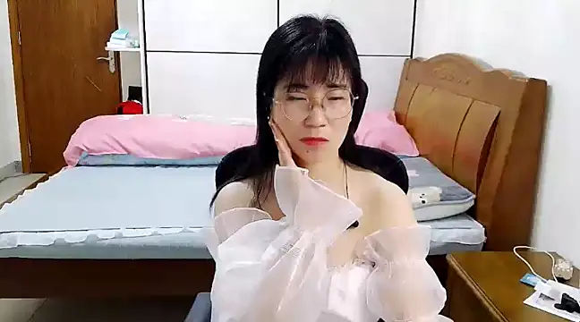 Strawberry baby online show from 01-13-25, 02:00