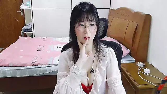 Strawberry baby online show from 02-28-25, 03:04