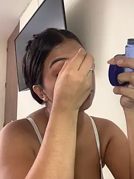 Julii- online show from 10-29-25, 05:47