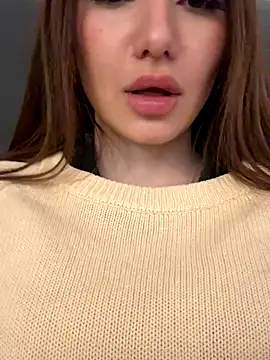 Snapshot of Maddy_Jones chatting on 10-17-25, 02:15 Maddy Jones online show from 10-17-25, 02:15