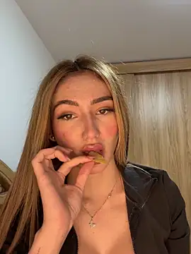 Snapshot of Maddy_Jones chatting on 11-23-25, 03:39 Maddy Jones online show from 11-23-25, 03:39