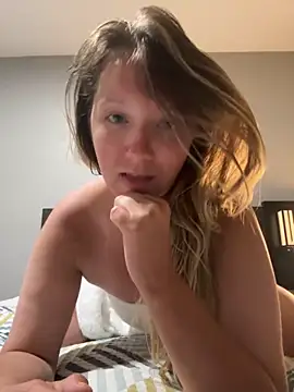 Snapshot of SunshineMarie chatting on 11-11-25, 12:49 SunshineMarie online show from 11-11-25, 12:49