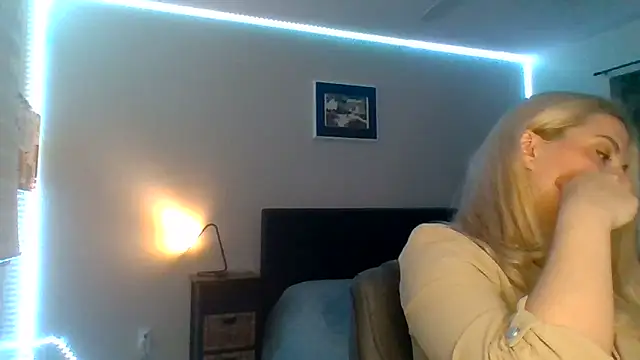 HappyIva online show from 11-30-25, 12:20