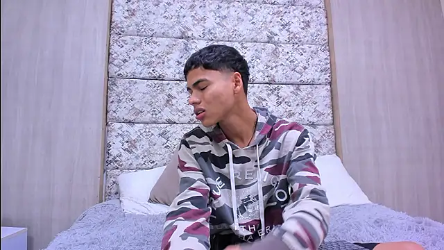 adam piarse01 online show from 02-09-26, 10:52