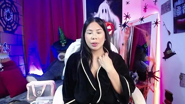 Snapshot of downsonMia chatting on 10-30-25, 10:06 downsonMia online show from 10-30-25, 10:06