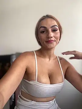 Samantha bigboobs online show from 01-09-25, 07:40
