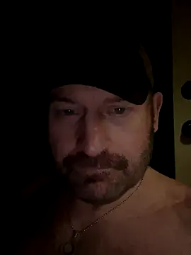 Snapshot of bluedragon0525 chatting on 11-16-25, 01:33 bluedragon0525 online show from 11-16-25, 01:33