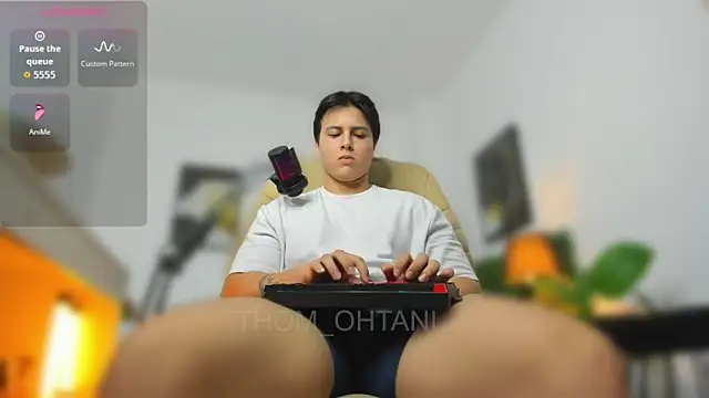 Thom Ohtani online show from 04-11-26, 01:10