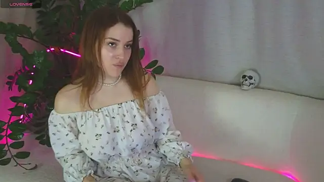 EllieGarson online show from 10-28-25, 05:15