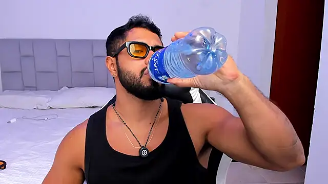 Santiago huntt online show from 04-16-26, 09:39