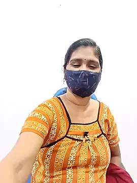Snapshot of Lucky-Deepthi chatting on 02-17-25, 04:04 Lucky-Deepthi online show from 02-17-25, 04:04