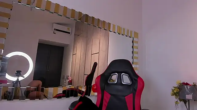 Snapshot of TylerBloom chatting on 10-14-25, 01:01 TylerBloom online show from 10-14-25, 01:01