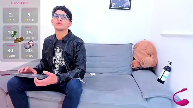 EnriquevillaF online show from 02-07-25, 01:01