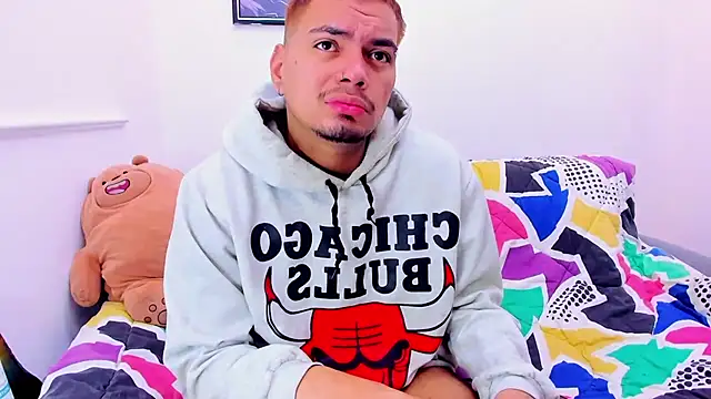 EnriquevillaF online show from 03-10-25, 01:21