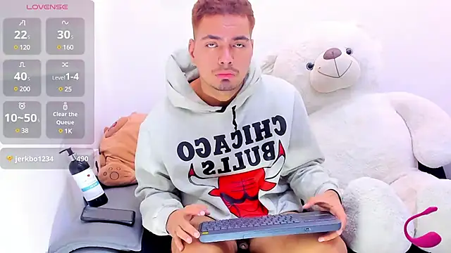 EnriquevillaF online show from 03-12-25, 04:24