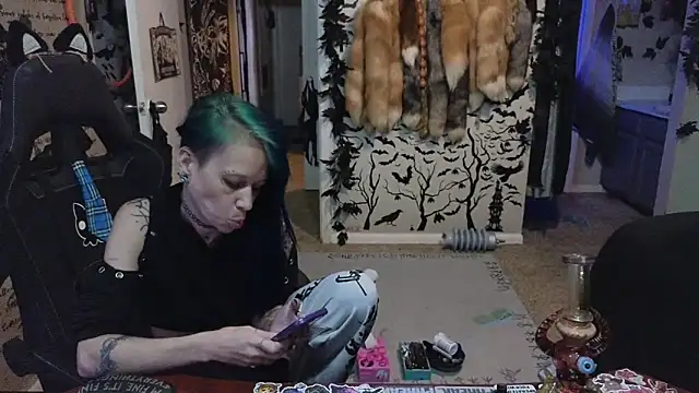 Snapshot of trashbrat chatting on 09-10-25, 02:00 trashbrat online show from 09-10-25, 02:00