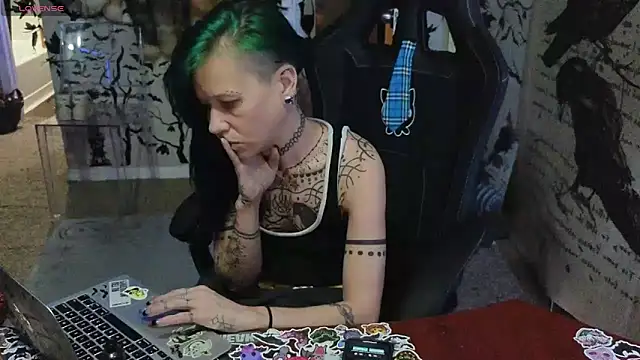 Snapshot of trashbrat chatting on 09-28-25, 09:47 trashbrat online show from 09-28-25, 09:47