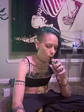 Snapshot of trashbrat chatting on 10-25-25, 10:23 trashbrat online show from 10-25-25, 10:23