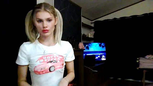 English Teen Evelyn online show from 01-12-25, 08:25