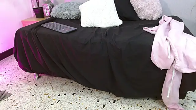 Charlot Vega  online show from 02-26-25, 10:58