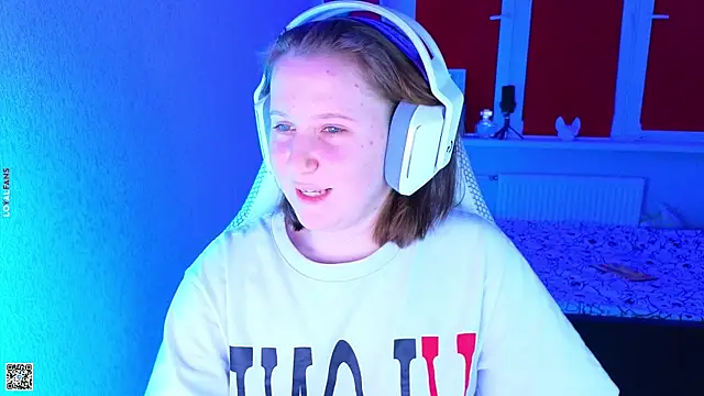 mon lola online show from 10-29-25, 03:25