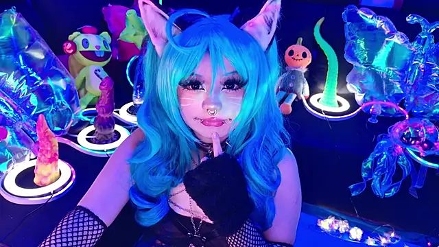 Snapshot of LaytonBox chatting on 01-16-26, 01:04 LaytonBox online show from 01-16-26, 01:04