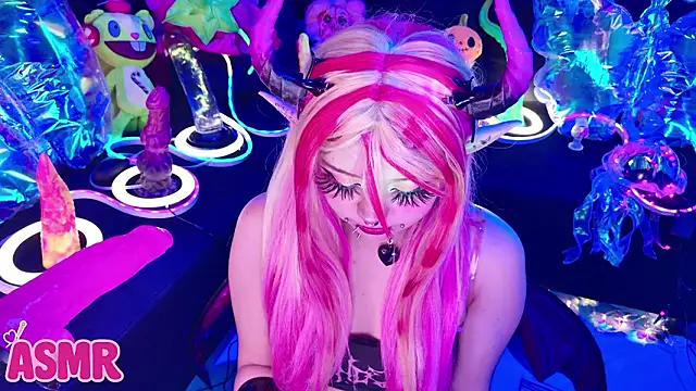 Snapshot of LaytonBox chatting on 01-17-26, 01:05 LaytonBox online show from 01-17-26, 01:05