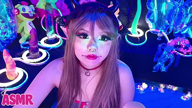 Snapshot of LaytonBox chatting on 01-19-26, 01:15 LaytonBox online show from 01-19-26, 01:15