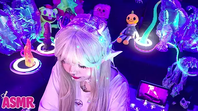 Snapshot of LaytonBox chatting on 02-03-26, 01:49 LaytonBox online show from 02-03-26, 01:49