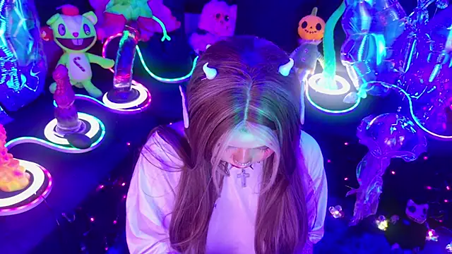 Snapshot of LaytonBox chatting on 02-08-26, 01:47 LaytonBox online show from 02-08-26, 01:47